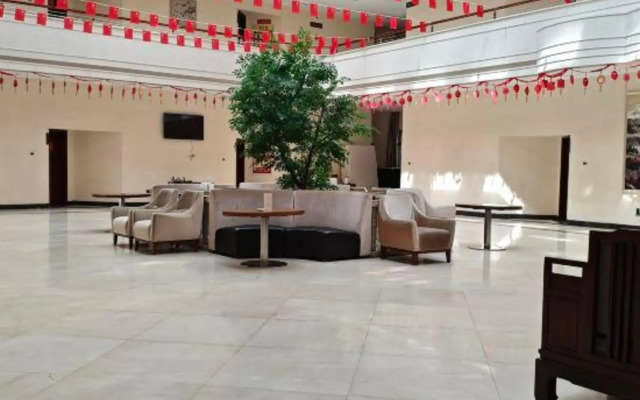 Honghua Hotel (Yichun Wentang)