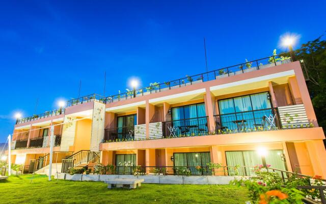 Hotel on Hilltop вид на фасад