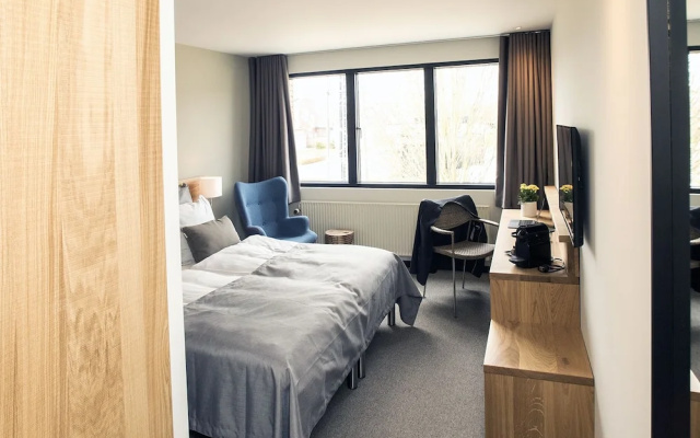 Hotel 6400