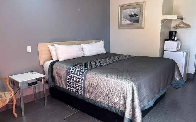 California Inn & Suites Adelanto US 395