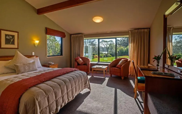 Mahitahi Lodge