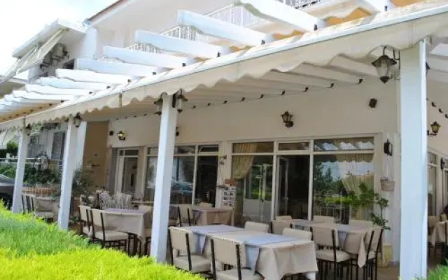 Polizotou Rooms