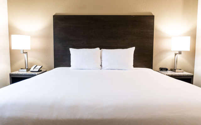 Coral Pointe Sarasota, an Ascend Collection Hotel