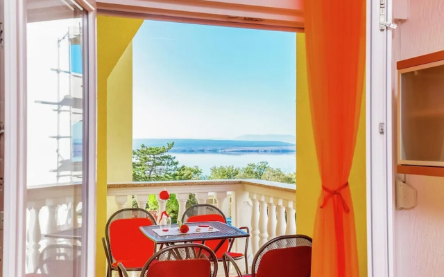 Serene Apartment in Dramalj with Hot Tub