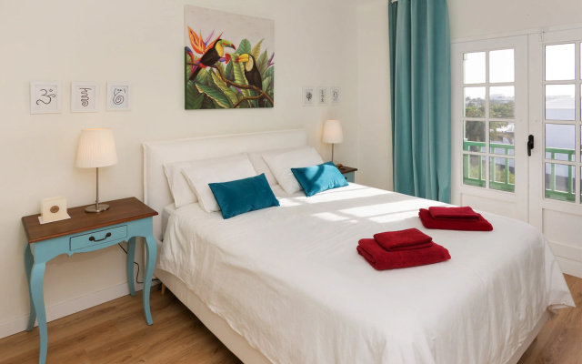 Apartamento OM con piscina y vistas al mar