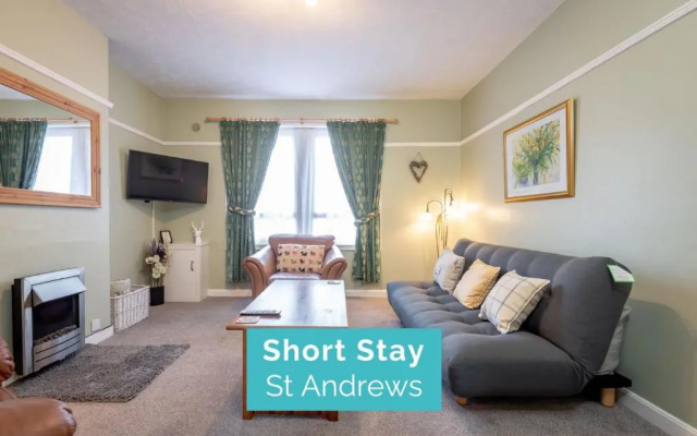 Homely & Central 2 Bed Flat with Parking
