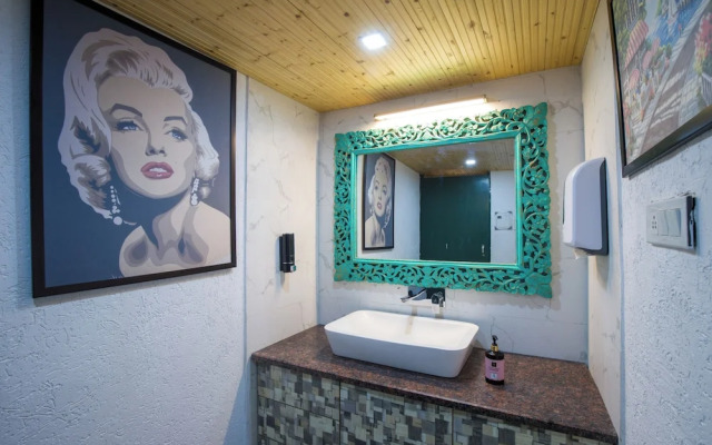 Alaya Stays Live Life 2BHK Apartment