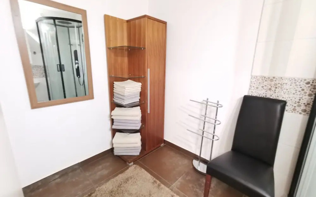 Domovoj Apartments and Rooms