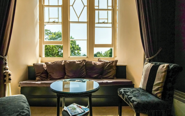 Orestone Manor Hotel