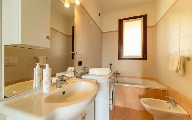 Willow Apartment With Lakeview by Wonderful Italy