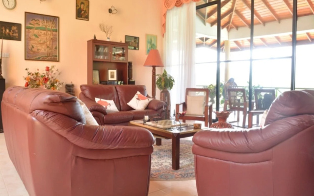 Enison Lodge