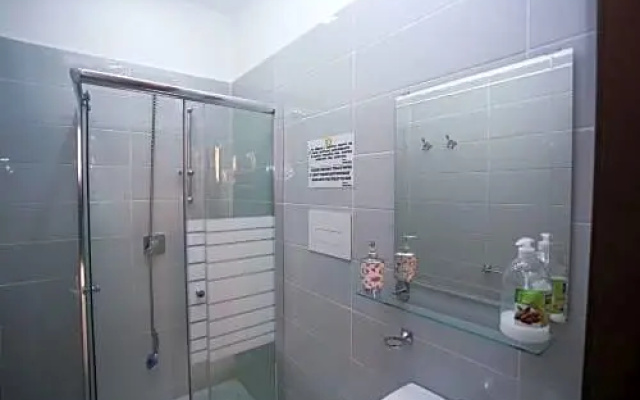 Don Carlo room