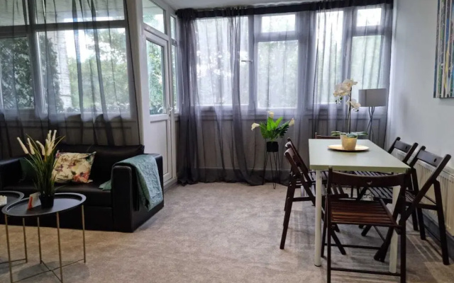 Remarkable 3-bed Apartment in London