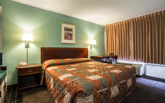 Rodeway Inn & Conference Center