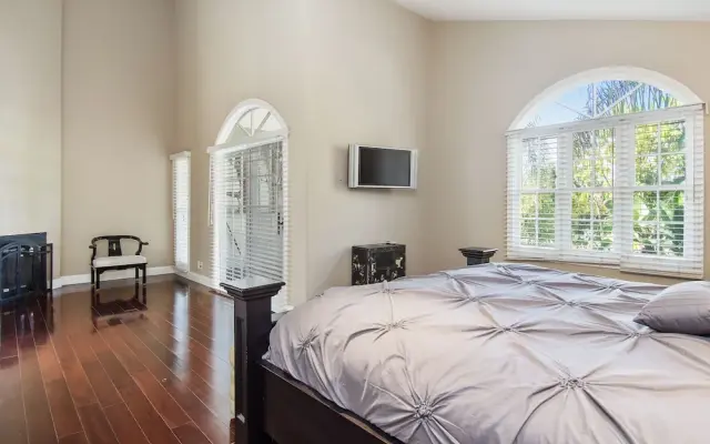 Hollywood Hills Upscale