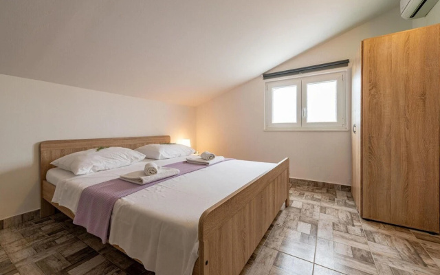 Awesome Apartment in Vrsi With Wifi