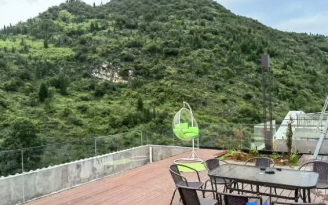 Yuexiang · Lianlian Buyi Mountain View Terrace Design Guesthouse (Huangguoshu Waterfall)