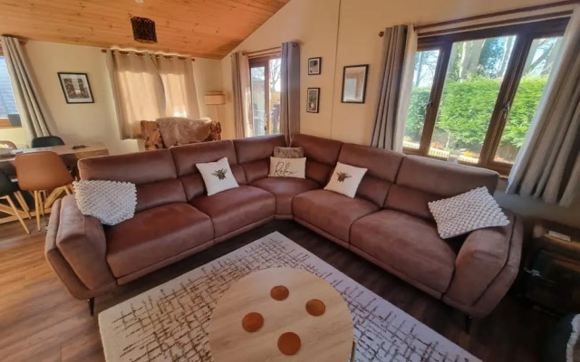 Luxury log Cabin With hot Tub- York