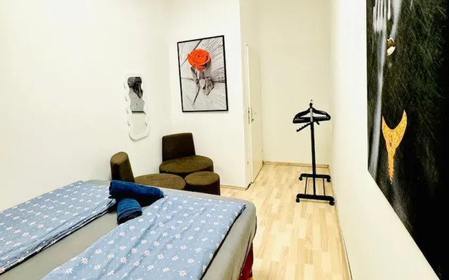 Cozy Private Room Walk to FAC Platz