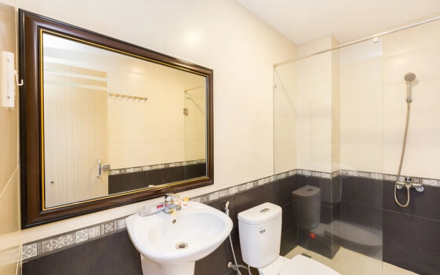 Le Ngan Phung Hotel by OYO Rooms