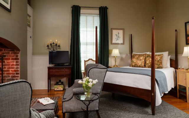 Inn at Woodhaven