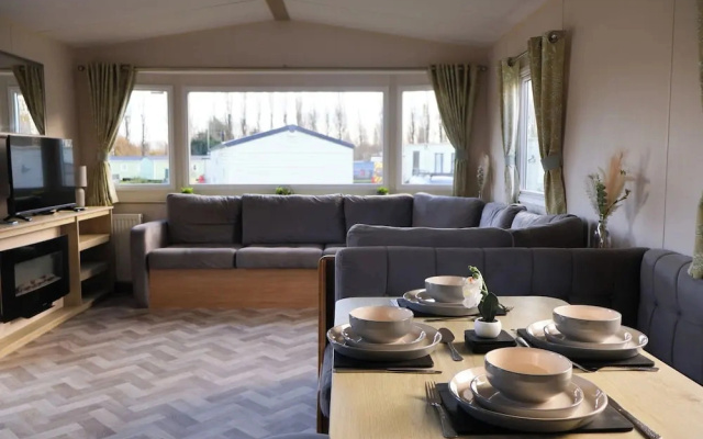Static Caravan 3 Bed Sleeps 8 Dog Friendly Parking