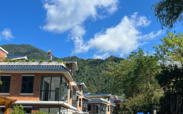 Liuba Zibai Kangyang Hotel