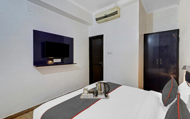OYO Townhouse 880 Saffron Hotel  Banquet
