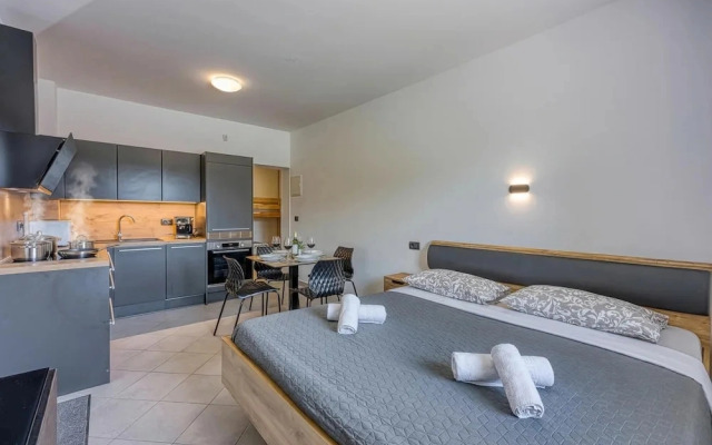 Coastal Countryside Oasis Apartment Deni