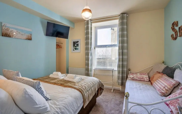 Apartment in Beaumaris Near the Coastline
