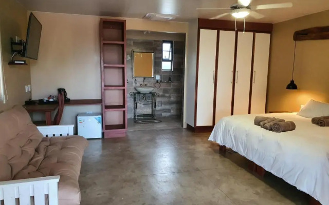 Callies Game Lodge Safaris
