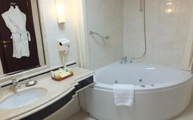 Gloria Hotel And Suites