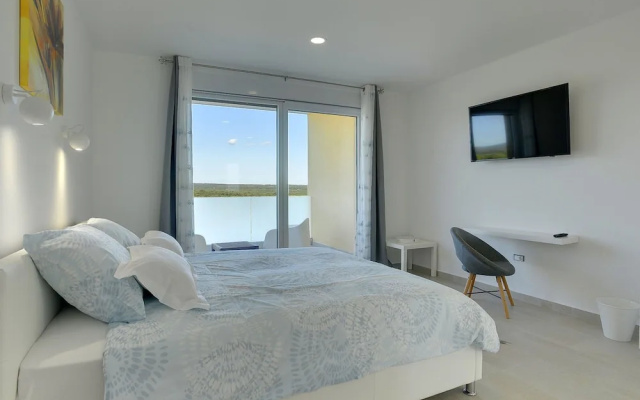 Villa in Peroj With Pool Near Barbariga Beach