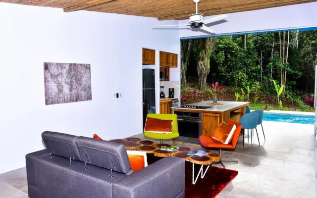 2BR Fabulous Blue House Near Quepos MA