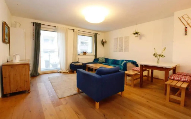 MODERN spacious, 2 BEDROOM, FREE PARKING
