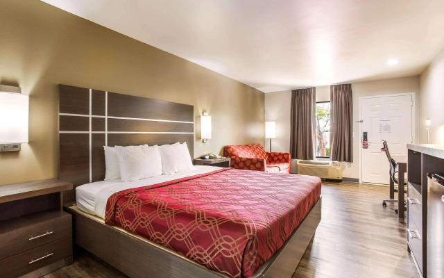Econo Lodge Inn & Suites Murfreesboro Shopping District