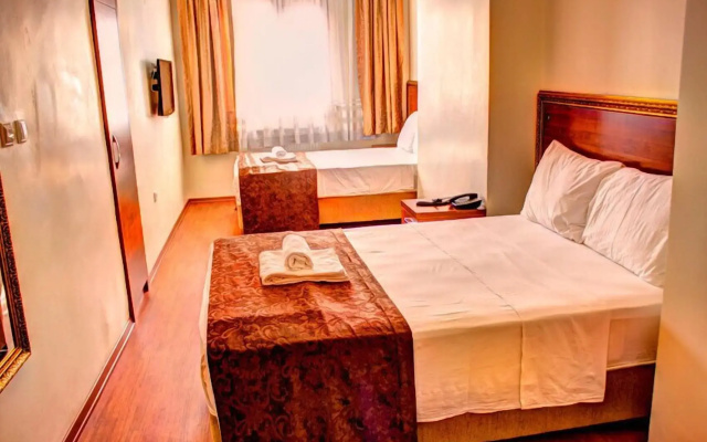 Hotel Real Life