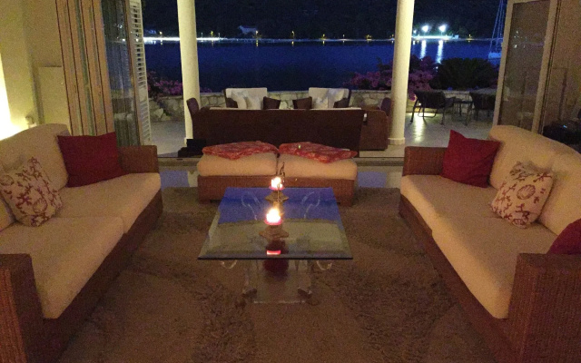 Villa Almadria Luxury Bed & Breakfast