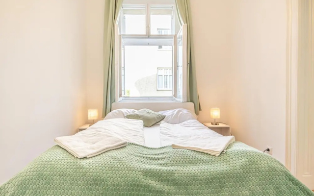Friendly 2BR Apt- Near Rennweg