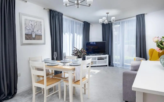 Luxury 2Bed Spacious Apartment- City Centre- Free Parking