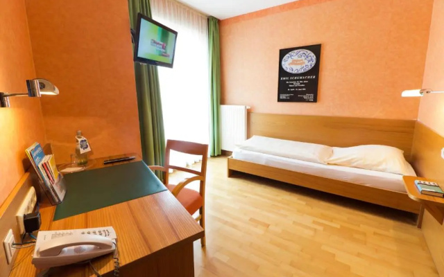An der Persil-Uhr Stadt-Gut-Hotel
