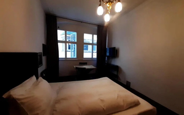 Lawien Goldenstern Residence