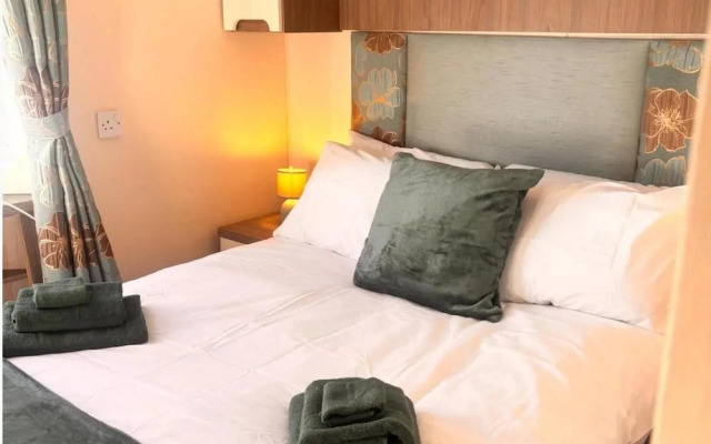 Sleeps 8 - Peaceful Coastal Caravan - Wemyss Bay