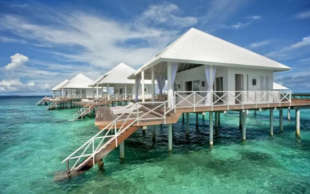 Diamonds Thudufushi Beach And Water Villas