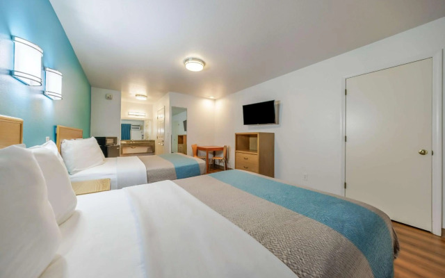 Motel 6 Canby, OR