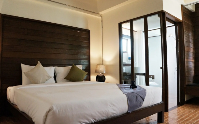 Kampaeng Ngam Hotel - Steps to Night Bazaar & Old City