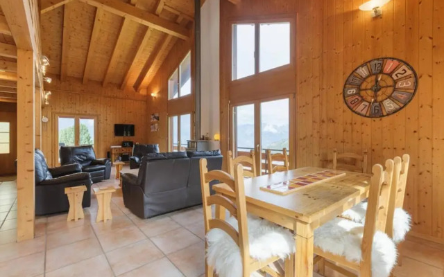 La Taniere Cozy Chalet With Incredible Views and Parking