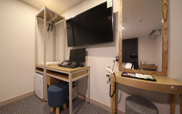 Brown Dot Hotel Yeonsan
