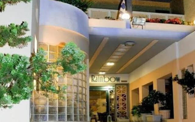 Rainbow Hotel вид на фасад