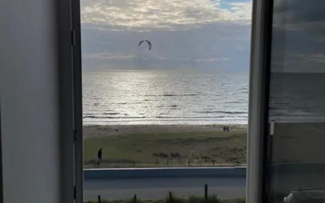 Appartement rénové dans villa d'exception face à la mer